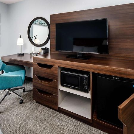 Hampton Inn & Suites Наварр Экстерьер фото