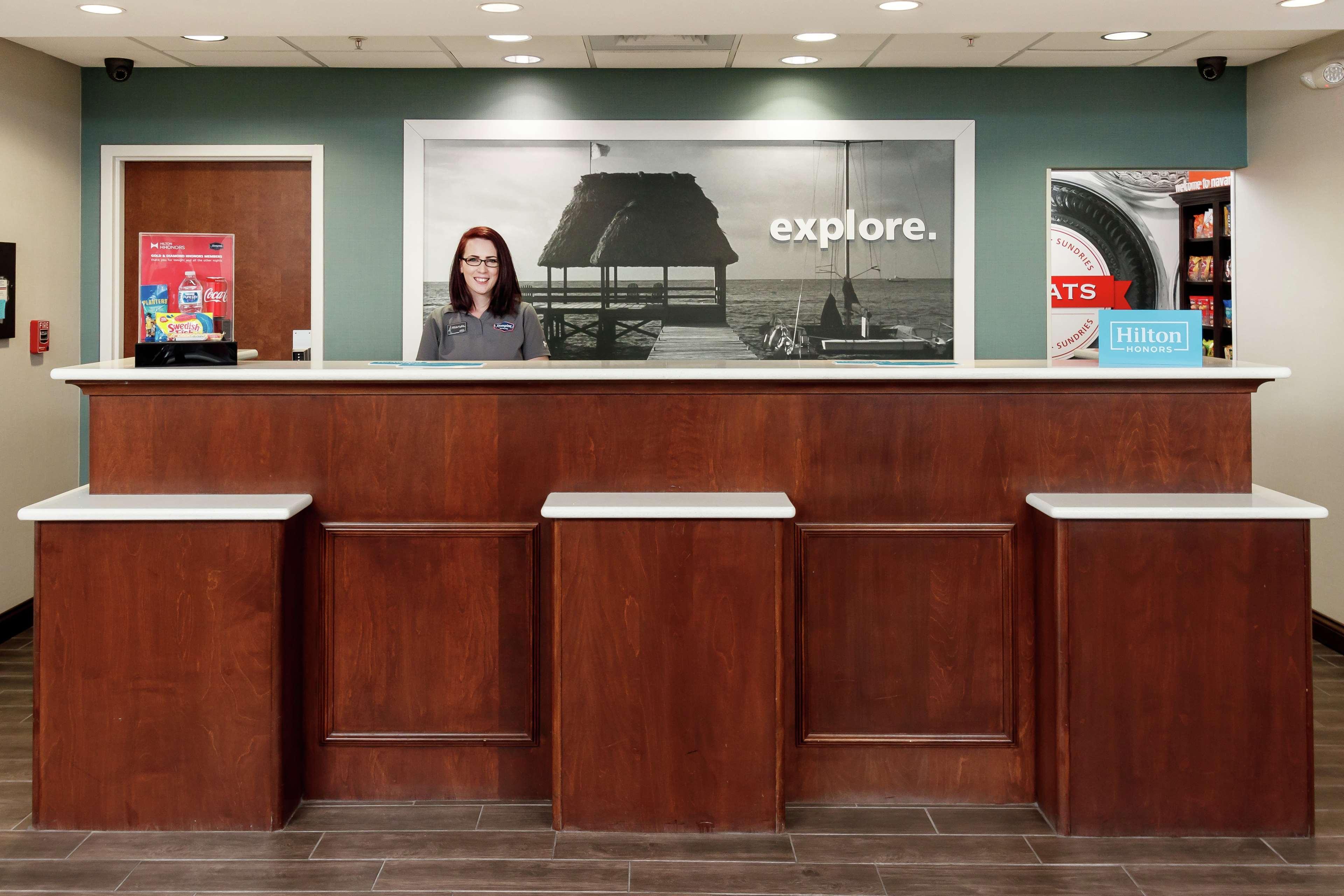 Hampton Inn & Suites Наварр Экстерьер фото