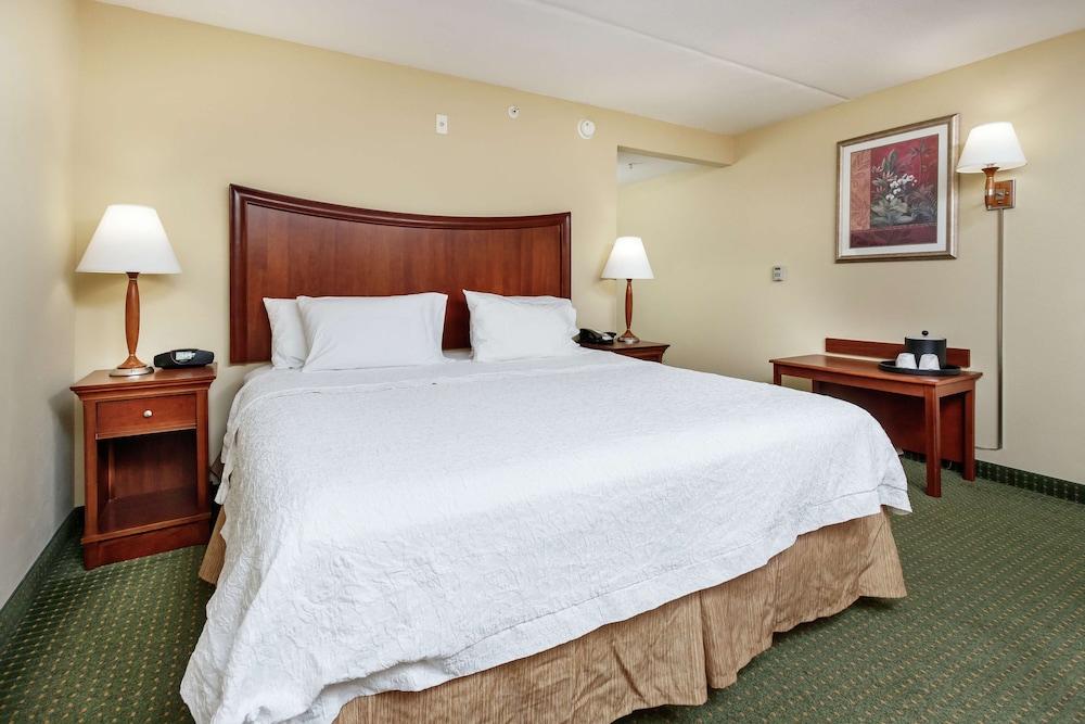 Hampton Inn & Suites Наварр Экстерьер фото