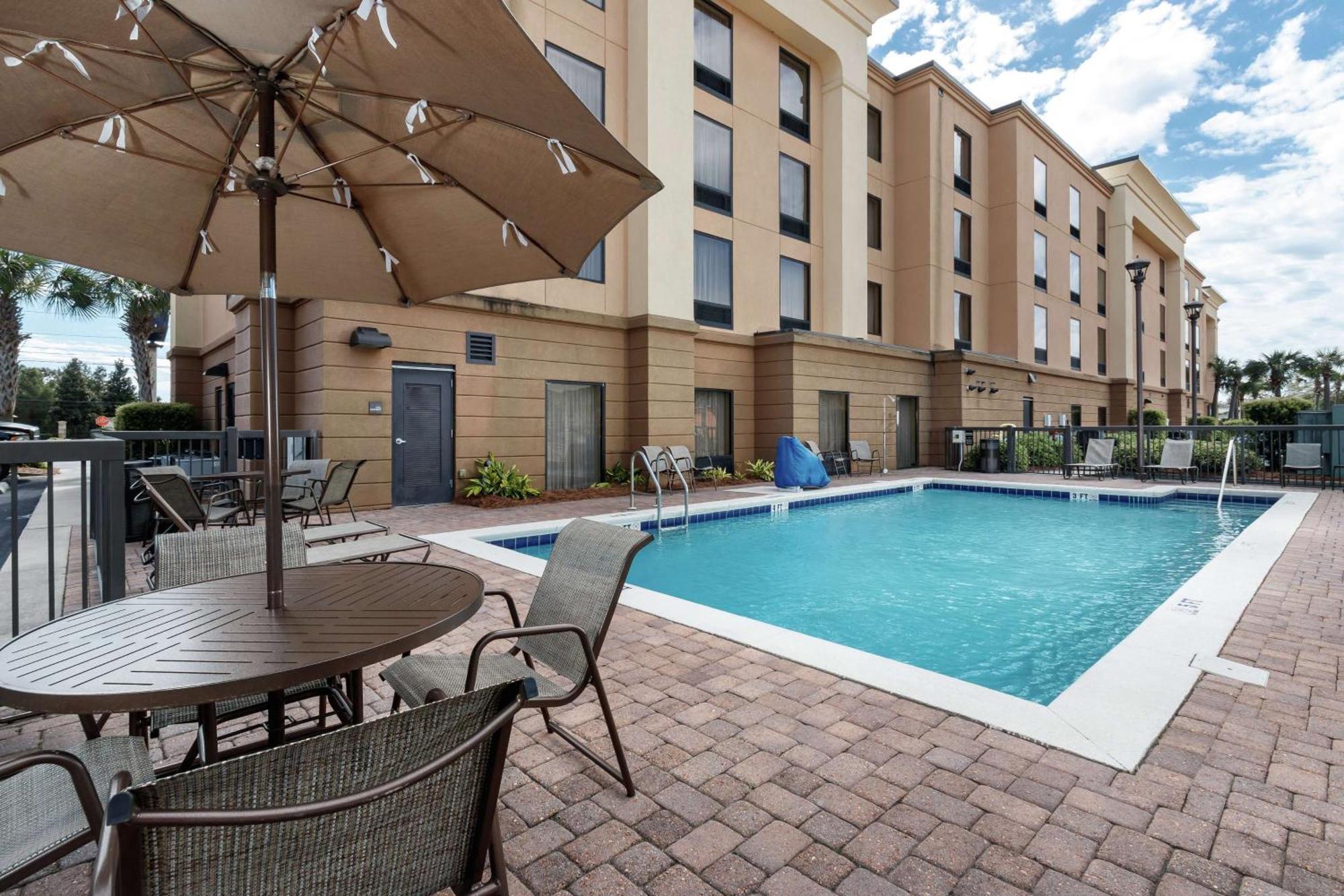 Hampton Inn & Suites Наварр Экстерьер фото
