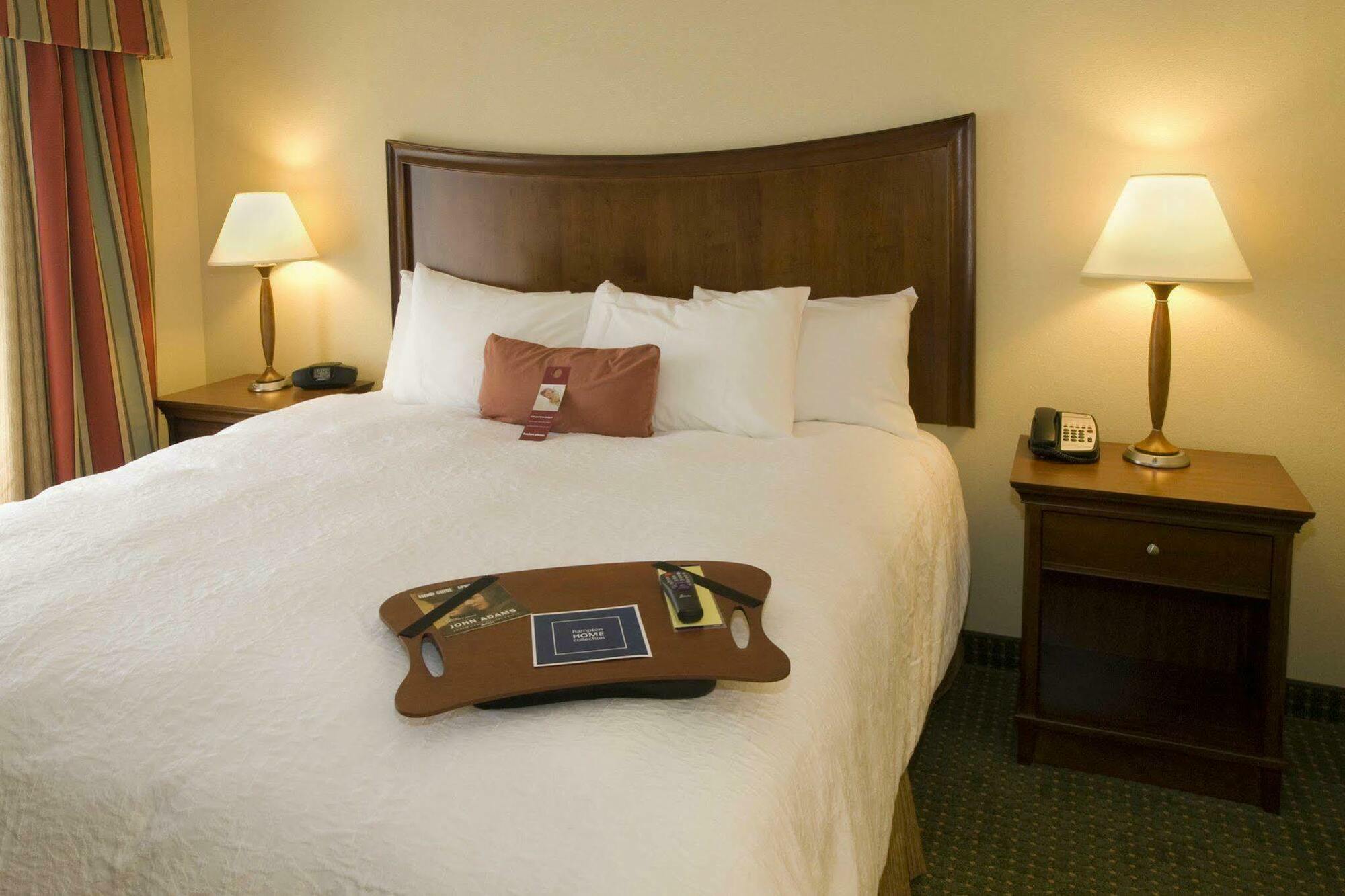 Hampton Inn & Suites Наварр Экстерьер фото